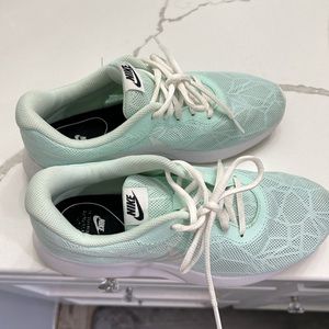NIKE Teal tennis shoes - EXCELLENT condition